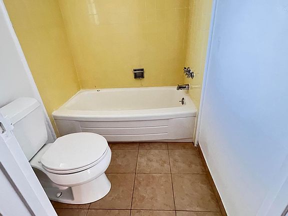 5th image of 3221 Alma St