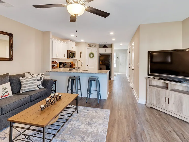 118 Alexander Blvd — Photo 11