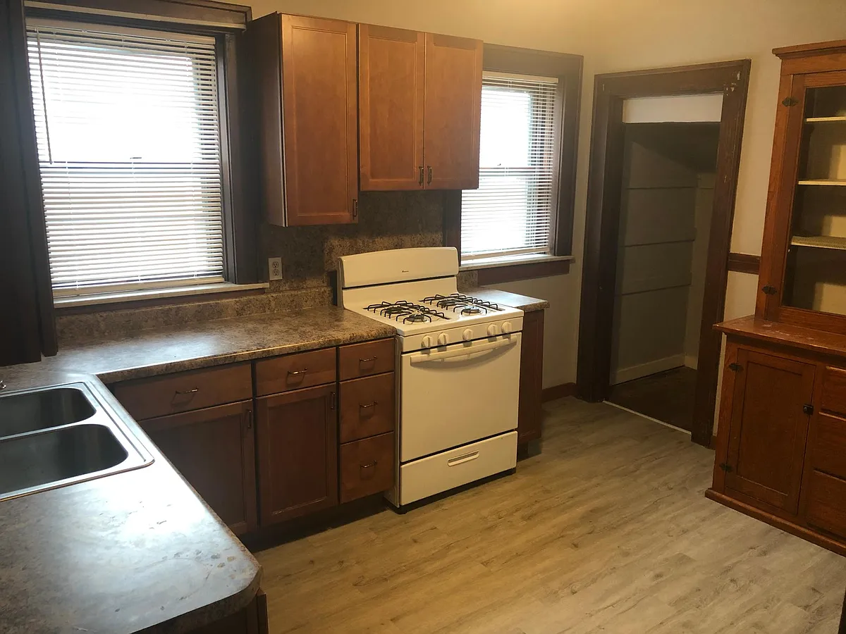 Building Photo - 4916 Gresham St #1-F