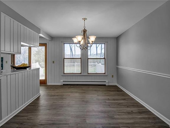 3rd image of 1735 Meadow Dr