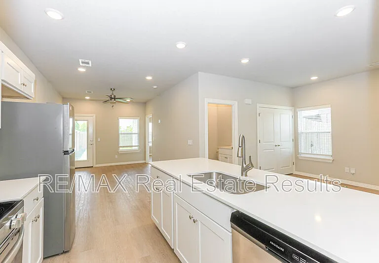 1401 Poigai Way #1 — Photo 7