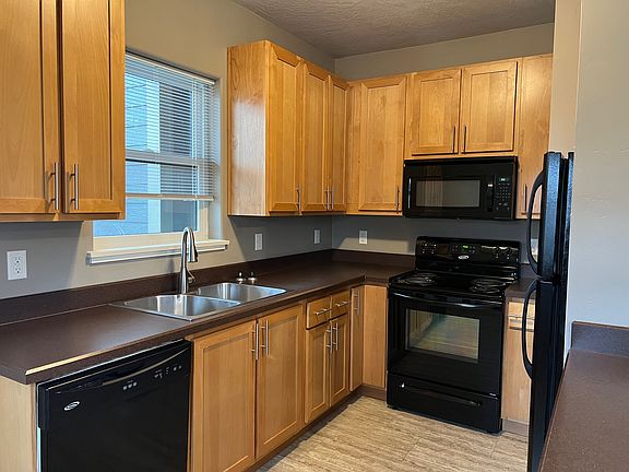 3rd image of 1335 Dakota St #A