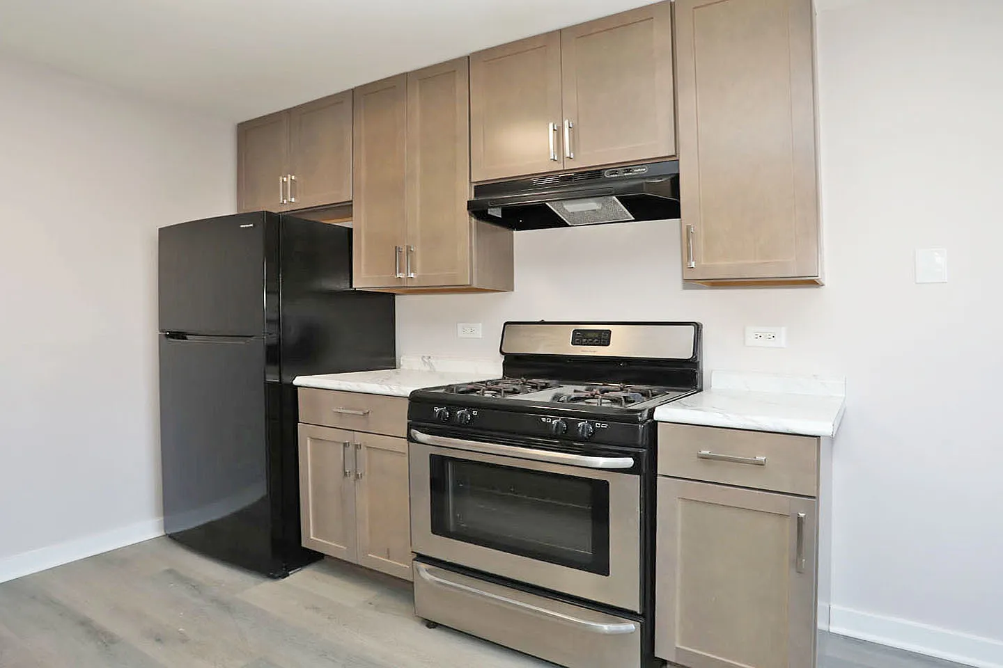 2 bed, 900 sqft, $1,995 — Photo 2