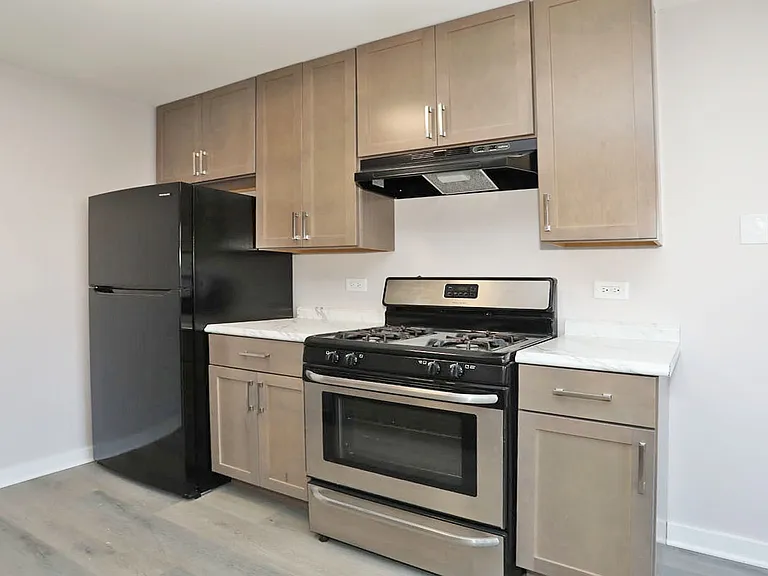 675 Greenfield Ct #D1 — Photo 2