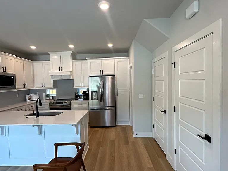 1512 W Cato Springs Rd — Photo 2