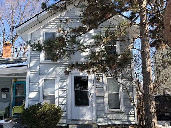 2nd image of 226 Linden St #226