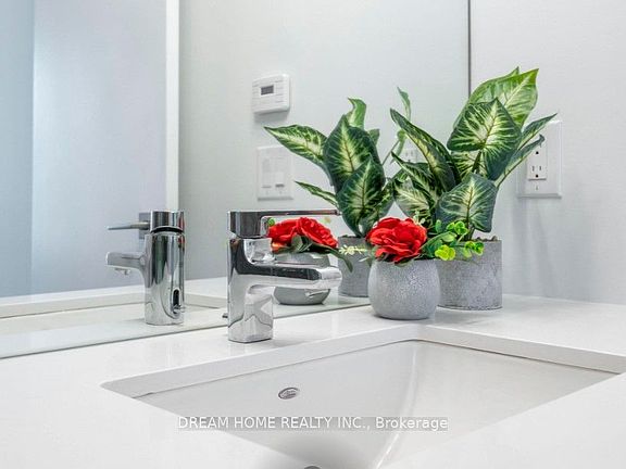 5th image of 609 Avenue Rd #306