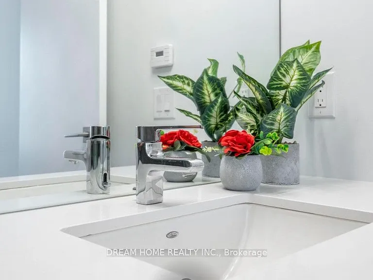 609 Avenue Rd #306 — Photo 5