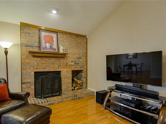 5th image of 325 Creekmeadow Ln