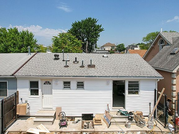 2nd image of 164C Grimsby St