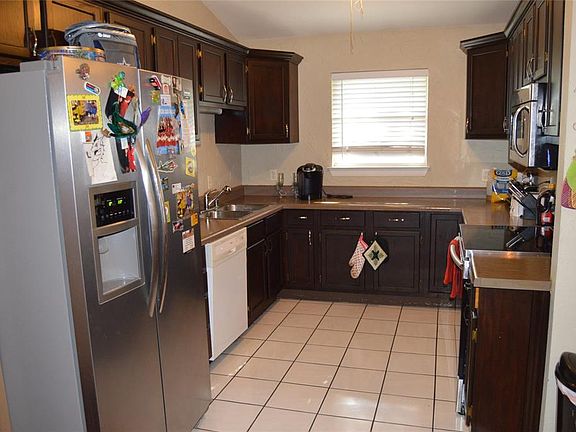 4th image of 664 Hardy St