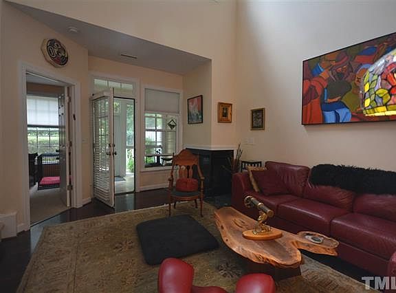 5th image of 604 Bartlett Cir