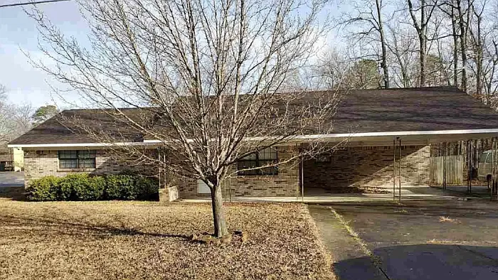 3 bed, 2.0 bath, $900 — Photo 1
