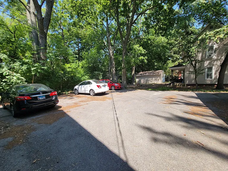 710 W Illinois St — Photo 20