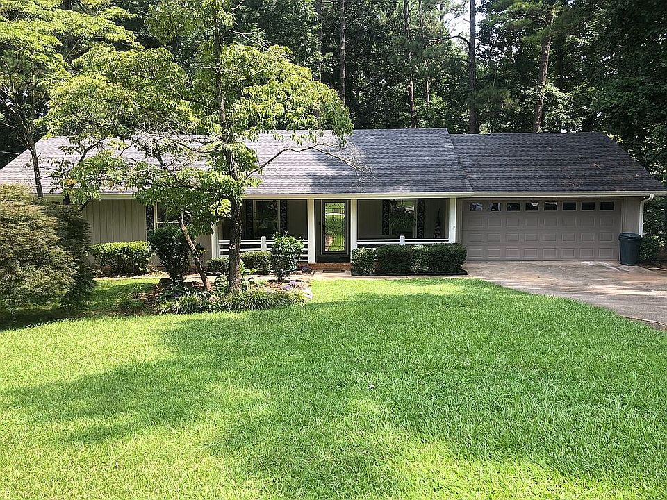 1st image of 522 Valley Woods Cir SE