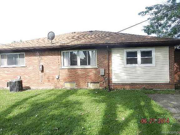4th image of 23470 Sussex Ave