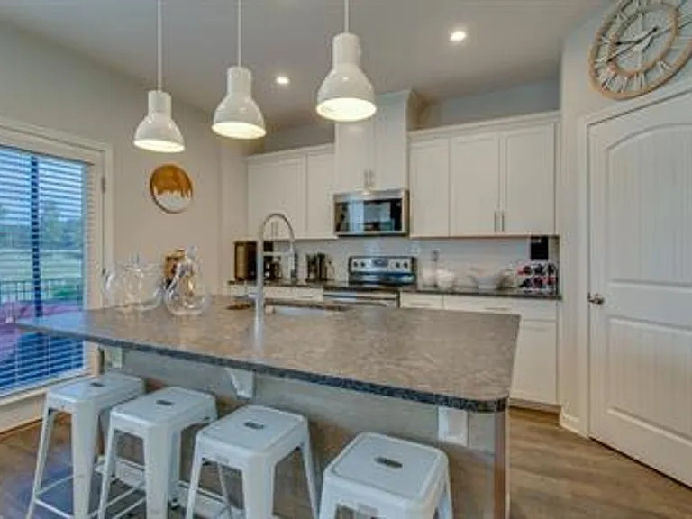 3240 Brookberry Ln — Photo 6