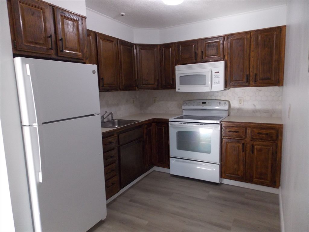 273 Boston Post Rd E APT 12, Marlborough, MA - View 3