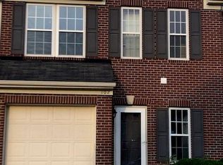 102 Yellowstone Ct, Berea, OH 44017