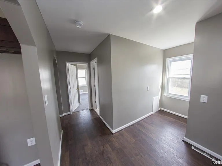 55 W Coy Ave — Photo 5
