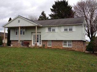 196 Reading Rd, East Earl, PA 17519