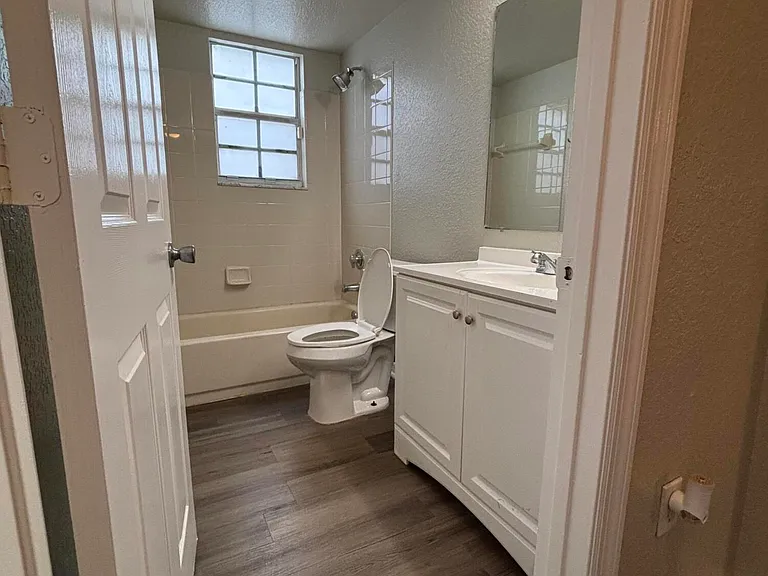 2412 Belmont Ln — Photo 13