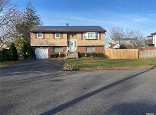 30 Osceola Ave, Deer Park, NY 11729