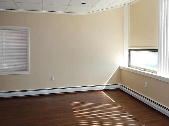 3rd image of 119-127 Franklin St #3