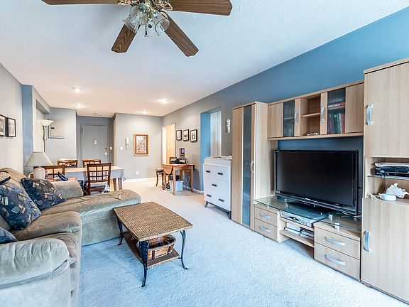 5th image of 410 E Broadway APT 6X