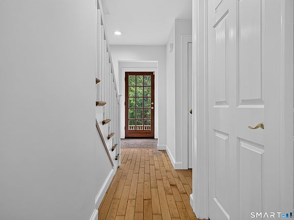 3rd image of 332 Lantern Hill Road