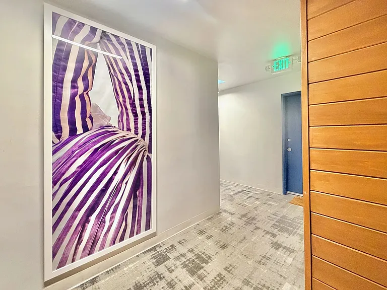 Wilshire Embassy Apartments — Photo 8