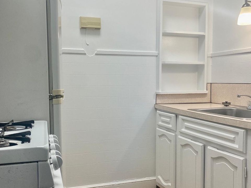 2nd image of 16 John St #2