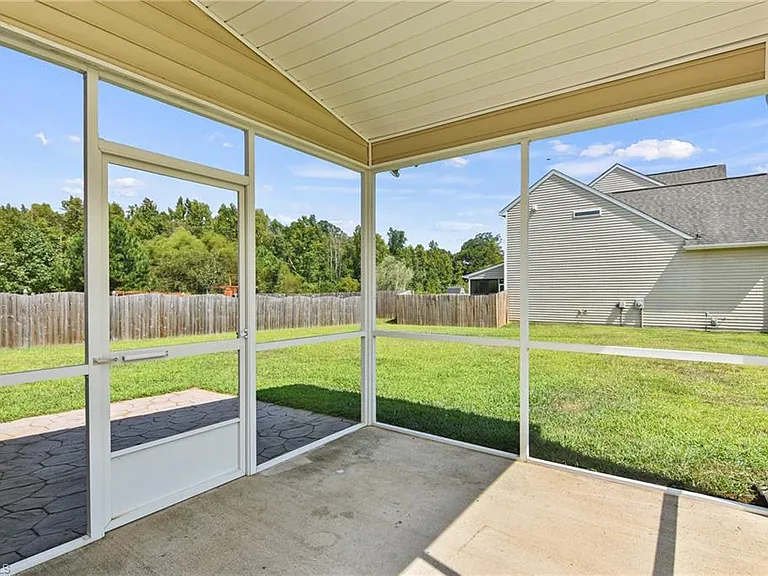 2611 Leighswood Dr — Photo 27