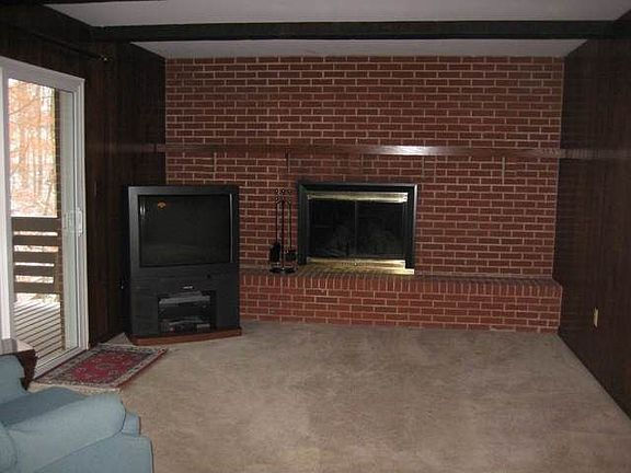 3rd image of 145 Valley Dr