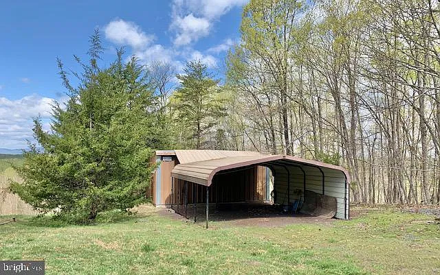 3 bed, 2.0 bath, 1600 sqft, $3,000 — Photo 2