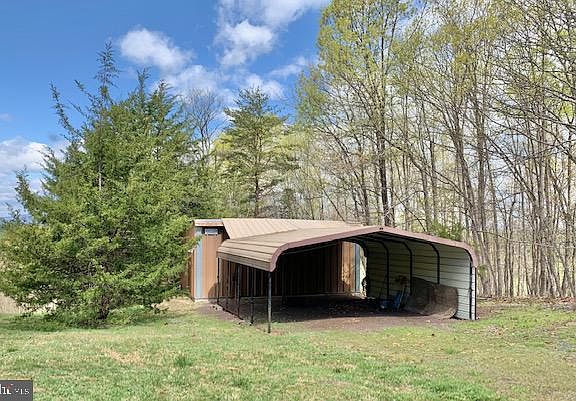 2nd image of 5121 Ridge Rd