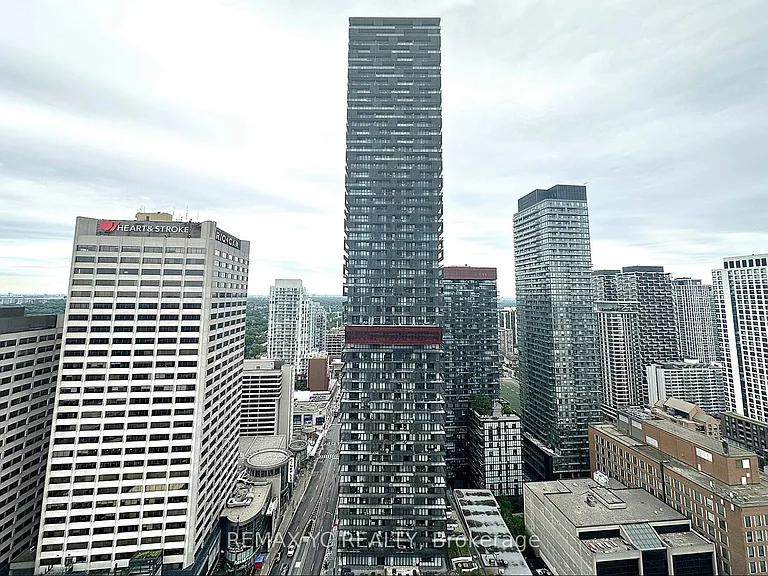 2221 Yonge St #3210 — Photo 12
