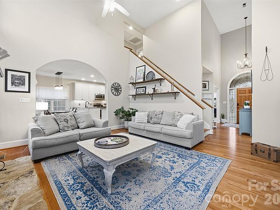 5th image of 215 Ballard Ct