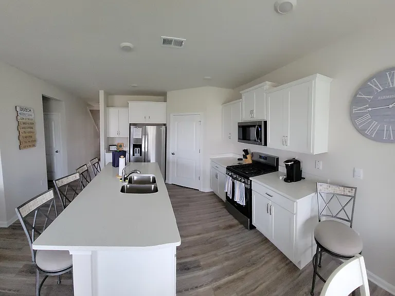 Fully-stocked kitchen for all your needs
