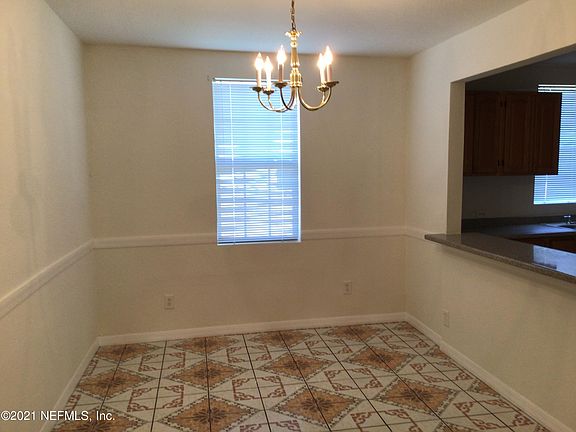 4th image of 103 E 21st St