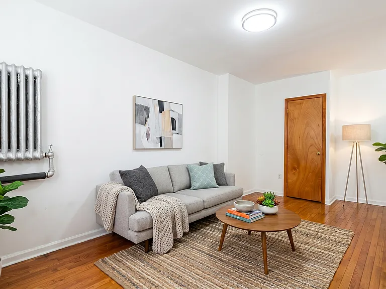 522 W 158th St #1R — Photo 3