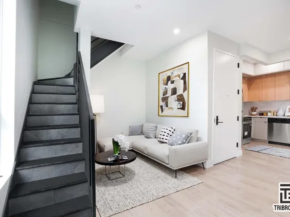 86 Manhattan Avenue image 2 of 11