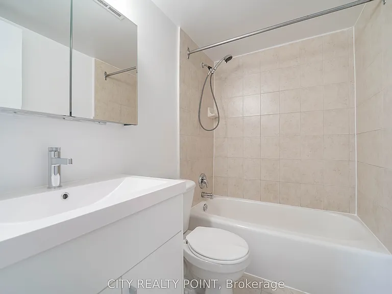 6200 Bathurst St #1504 — Photo 11