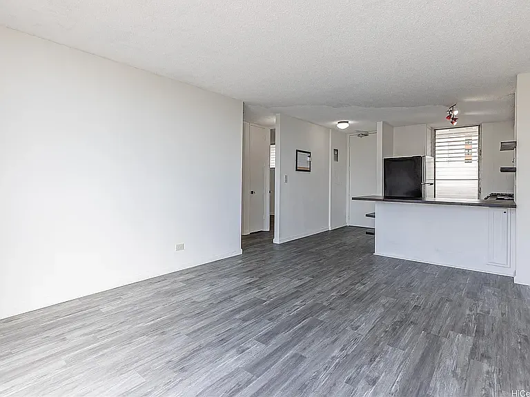 2 bed, 717 sqft, $2,400 — Photo 2