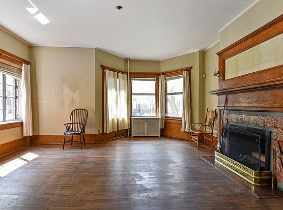 3rd image of 5719 S Blackstone Ave