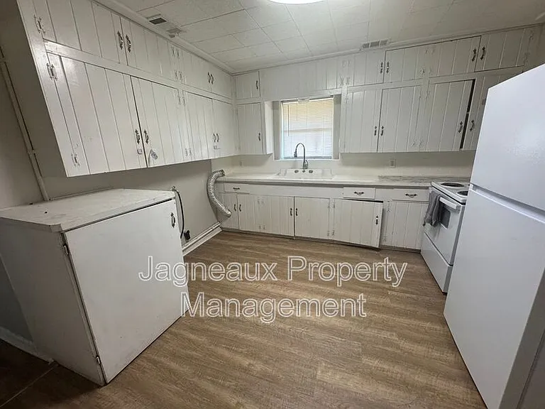 2518 Ernest St — Photo 8