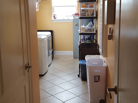 2nd image of 909 Avenue G