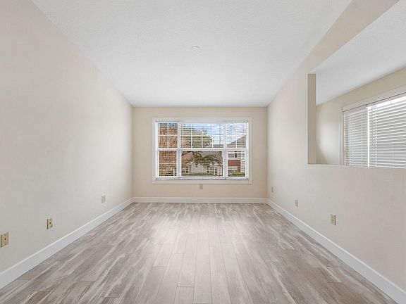 4th image of 27201 Harbour Vista Cir