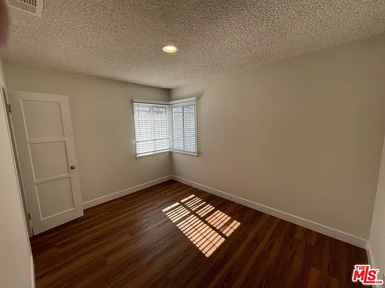 10631 Tinker Ave — Photo 29