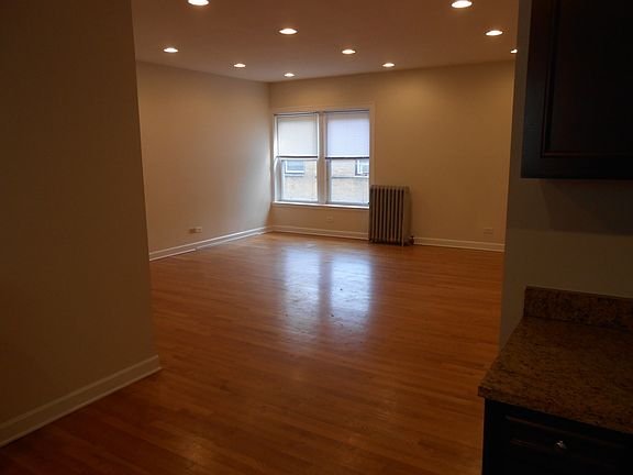 3rd image of 3922 N Pine Grove Ave APT 1W